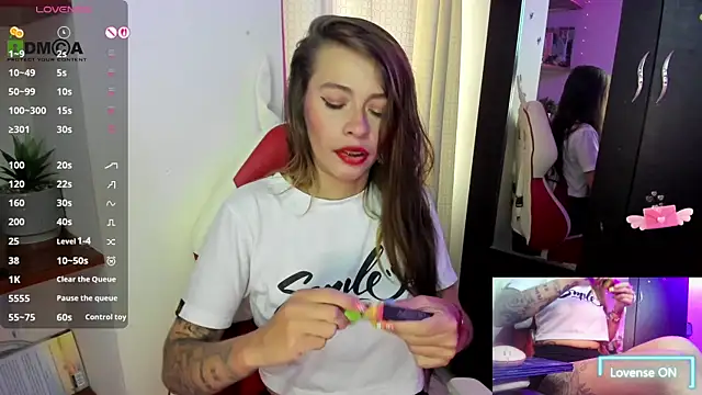 Snapshot of sweetlittlelisa chatting on 19, 11, 2025 sweetlittlelisa online show from 19, 11, 2025