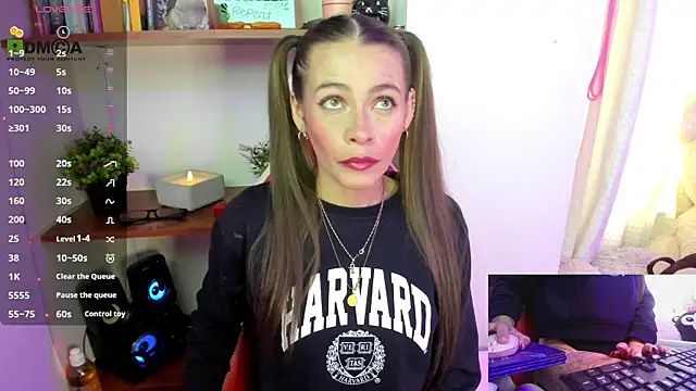 Snapshot of sweetlittlelisa chatting on 9, 11, 2025 sweetlittlelisa online show from 9, 11, 2025