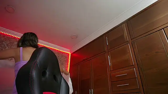 stella xue online show from 9, 10, 2025