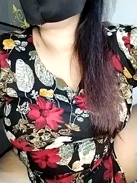 Snapshot of Tishani chatting on 28, 11, 2025 Tishani online show from 28, 11, 2025