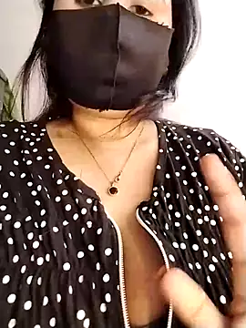 Snapshot of Tishani chatting on 27, 10, 2025 Tishani online show from 27, 10, 2025