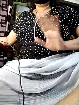 Snapshot of Tishani chatting on 29, 10, 2025 Tishani online show from 29, 10, 2025