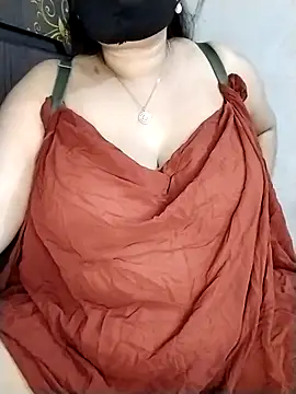 Snapshot of Tishani chatting on 25, 11, 2025 Tishani online show from 25, 11, 2025