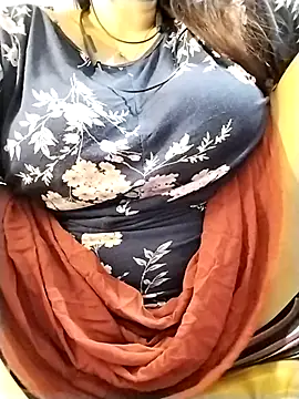 Snapshot of Tishani chatting on 29, 10, 2025 Tishani online show from 29, 10, 2025