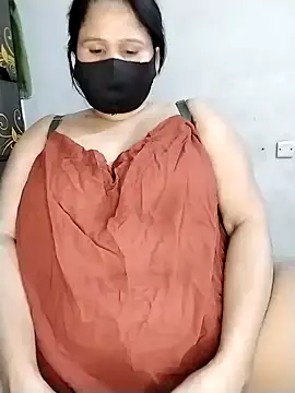 Snapshot of Tishani chatting on 29, 11, 2025 Tishani online show from 29, 11, 2025