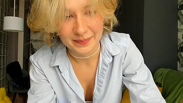 Lilith lutherlow online show from 21, 12, 2025