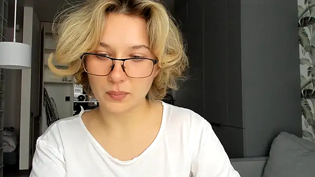 Lilith lutherlow online show from 7, 1, 2026