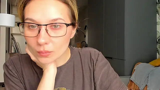 Lilith lutherlow online show from 15, 4, 2026