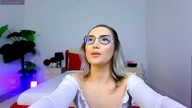 CharmingAnnie online show from 14, 4, 2026