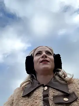 Snapshot of missdaisydiamond777 chatting on 11, 10, 2025 missdaisydiamond777 online show from 11, 10, 2025