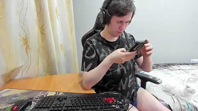 iliaskrislove online show from 8, 4, 2026