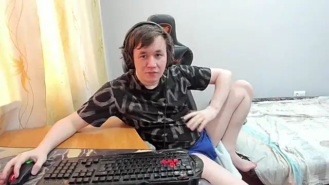 iliaskrislove online show from 2, 4, 2026