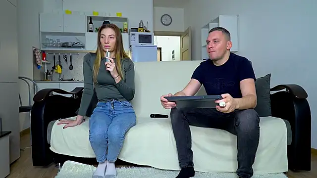 littlesweettifany online show from 13, 11, 2025