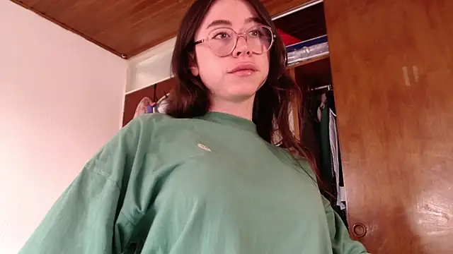 emily pearl  online show from 20, 11, 2025