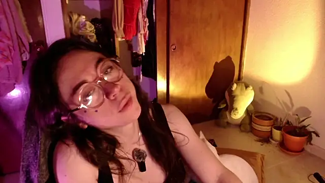 emily pearl  online show from 16, 10, 2025