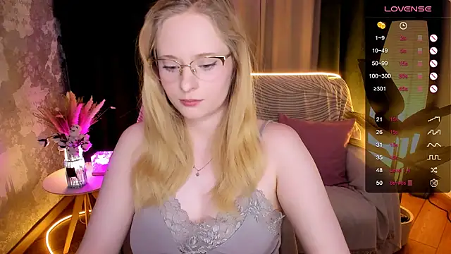 Aemilia  online show from 5, 11, 2025