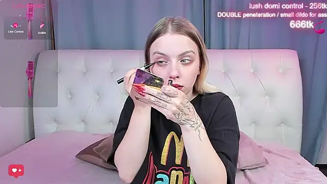 Alice Halle online show from 14, 10, 2025