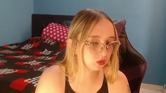 Liaroberts1 online show from 5, 1, 2026