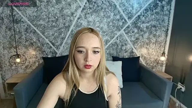 Snapshot of Liaroberts1 chatting on 6, 7, 2026 Liaroberts1 online show from 6, 7, 2026