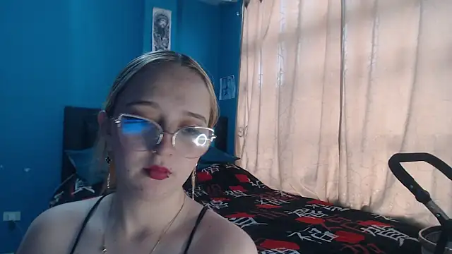 Liaroberts1 online show from 7, 10, 2025