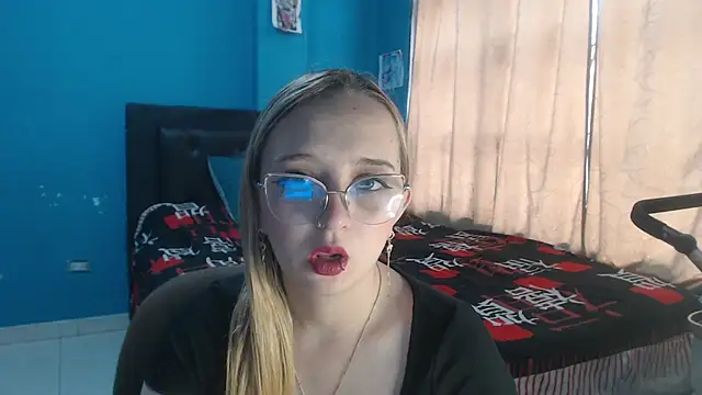 Liaroberts1 online show from 24, 11, 2025