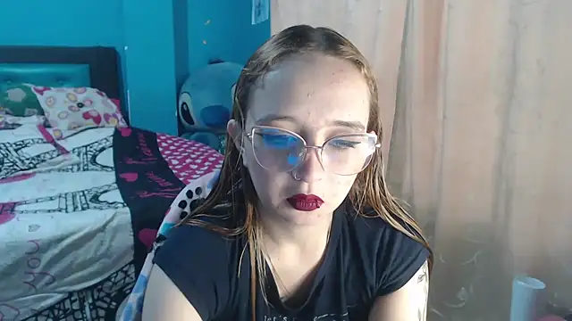 Liaroberts1 online show from 12, 2, 2025