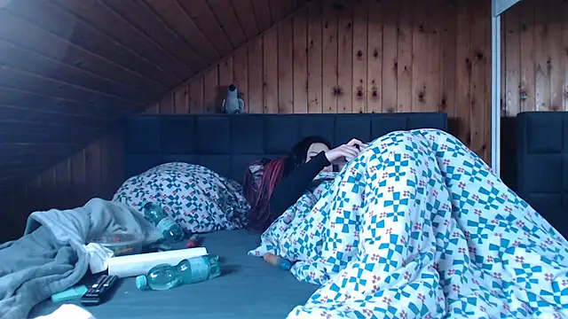 BoeseMoni1998 online show from 10, 10, 2025