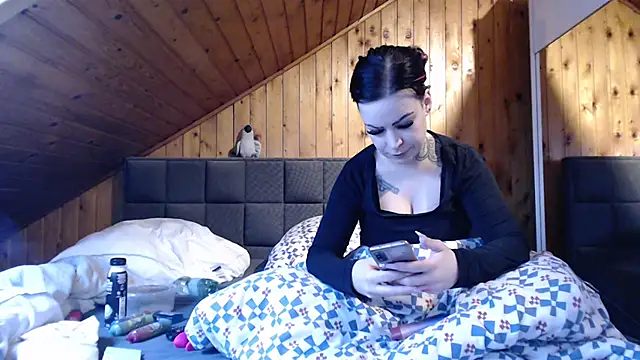 BoeseMoni1998 online show from 26, 10, 2025