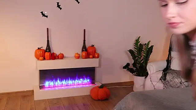 Snapshot of ella_twinkl chatting on 25, 10, 2025 ella twinkl online show from 25, 10, 2025