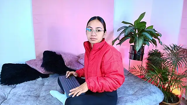 Jules n Gia online show from 5, 12, 2025