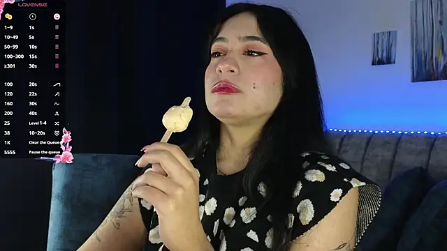 Snapshot of ZaraDames_ chatting on 6, 11, 2025 ZaraDames online show from 6, 11, 2025