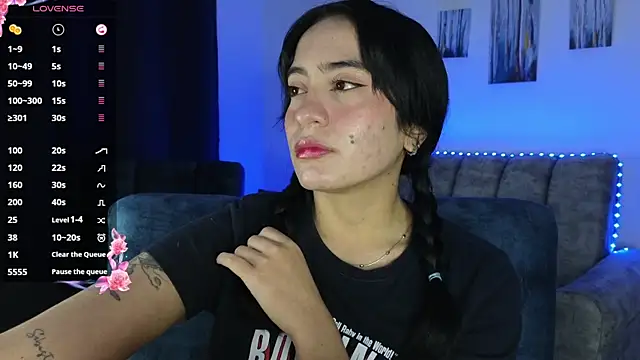 Snapshot of ZaraDames_ chatting on 23, 10, 2025 ZaraDames online show from 23, 10, 2025