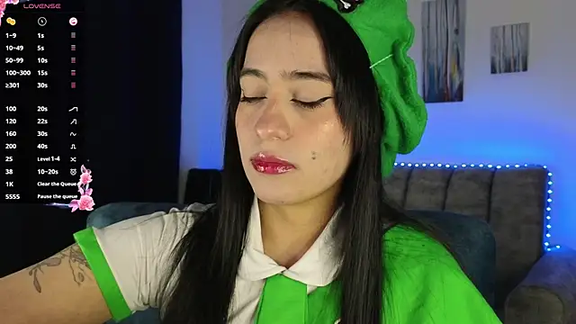 Snapshot of ZaraDames_ chatting on 10, 11, 2025 ZaraDames online show from 10, 11, 2025