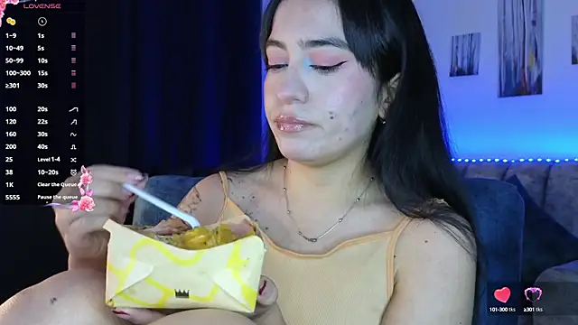 Snapshot of ZaraDames_ chatting on 15, 10, 2025 ZaraDames online show from 15, 10, 2025