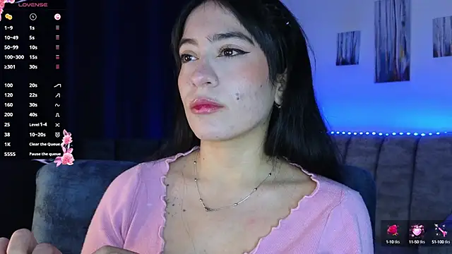 Snapshot of ZaraDames_ chatting on 8, 10, 2025 ZaraDames online show from 8, 10, 2025