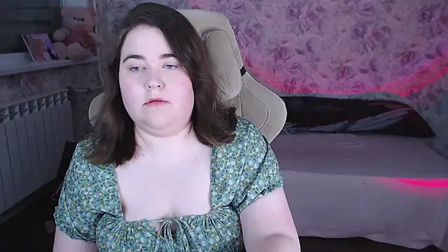 Snapshot of Estelle_Hicks chatting on 8, 5, 2026 Estelle Hicks online show from 8, 5, 2026