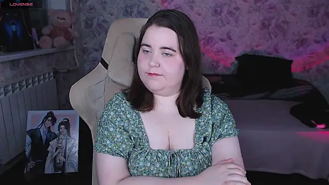 Estelle Hicks online show from 9, 7, 2026