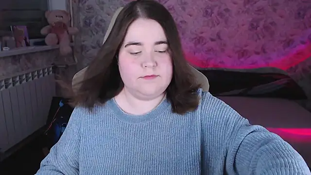 Estelle Hicks online show from 8, 4, 2026