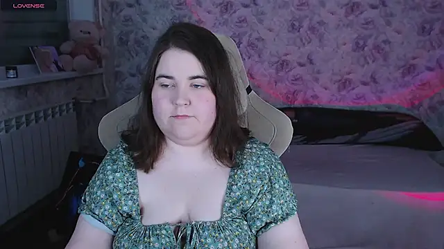 Snapshot of Estelle_Hicks chatting on 6, 5, 2026 Estelle Hicks online show from 6, 5, 2026