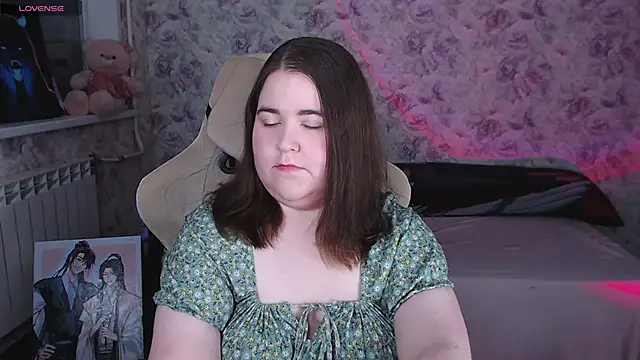 Snapshot of Estelle_Hicks chatting on 5, 6, 2026 Estelle Hicks online show from 5, 6, 2026
