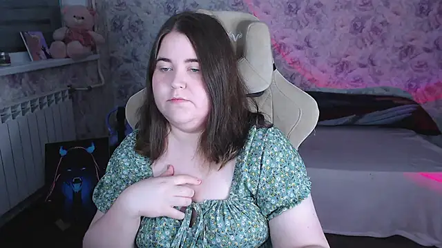 Snapshot of Estelle_Hicks chatting on 27, 5, 2026 Estelle Hicks online show from 27, 5, 2026