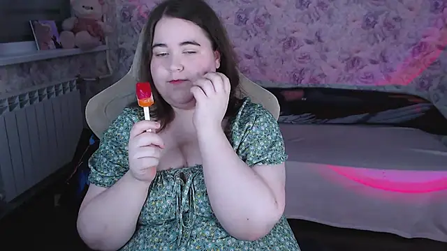 Snapshot of Estelle_Hicks chatting on 18, 5, 2026 Estelle Hicks online show from 18, 5, 2026