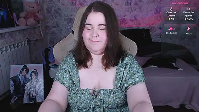 Estelle Hicks online show from 16, 6, 2026