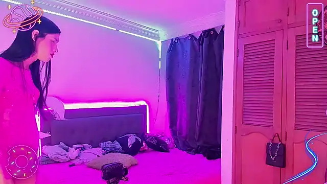 LittleEmmaa online show from 4, 12, 2024