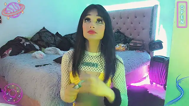 LittleEmmaa online show from 19, 1, 2025