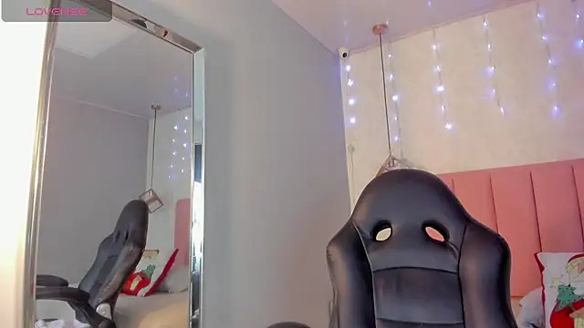 SUNNYCYRUS online show from 17, 12, 2025