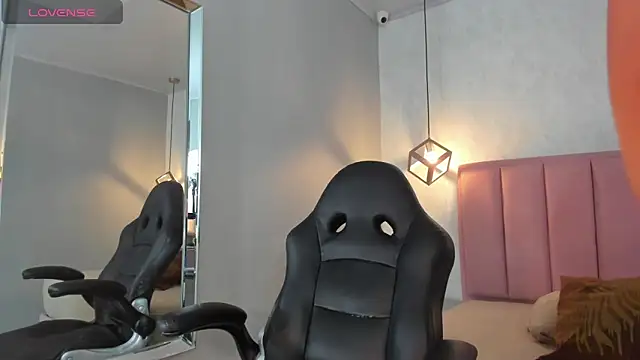 SUNNYCYRUS online show from 20, 4, 2026