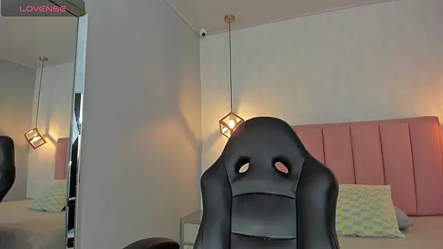 SUNNYCYRUS online show from 24, 3, 2026