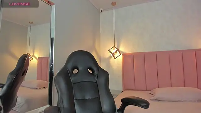 SUNNYCYRUS online show from 25, 3, 2026