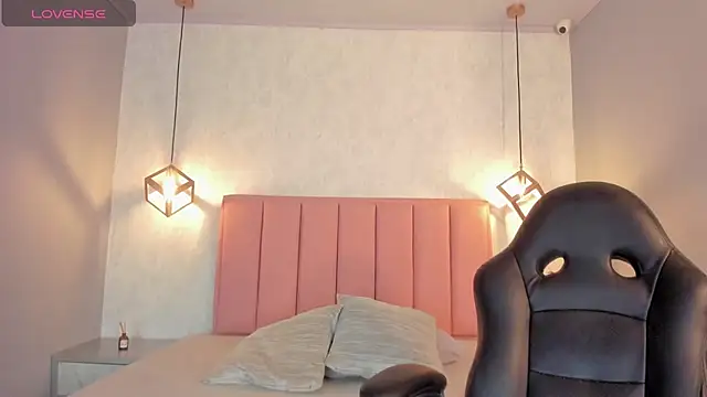 SUNNYCYRUS online show from 28, 10, 2025